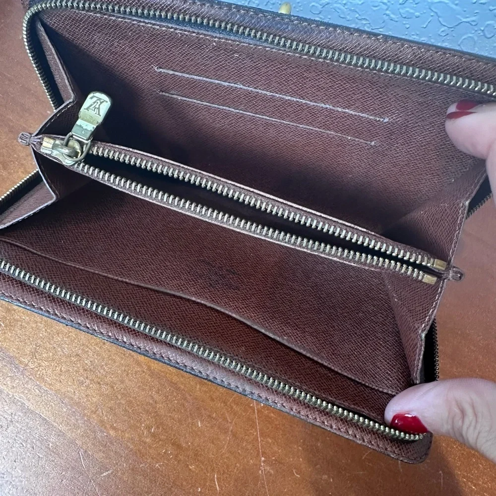 Louis Vuitton Long Zipper Wallet - Picture 5 of 7